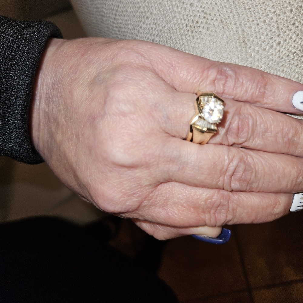 Womens wedding set rings size 7 Gold 14 k diamond